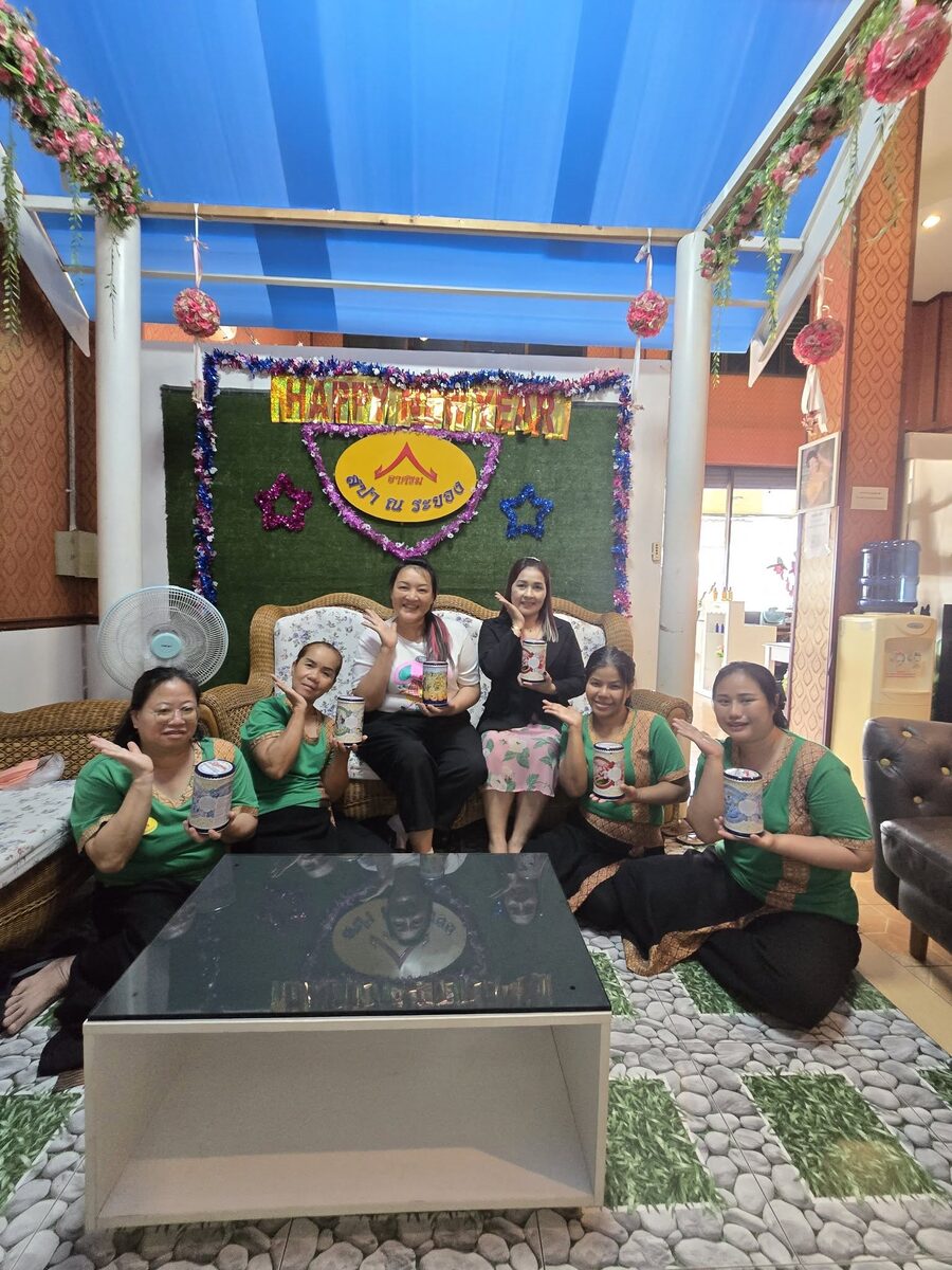 บรรยากาศหน้าร้านและทีมงาน