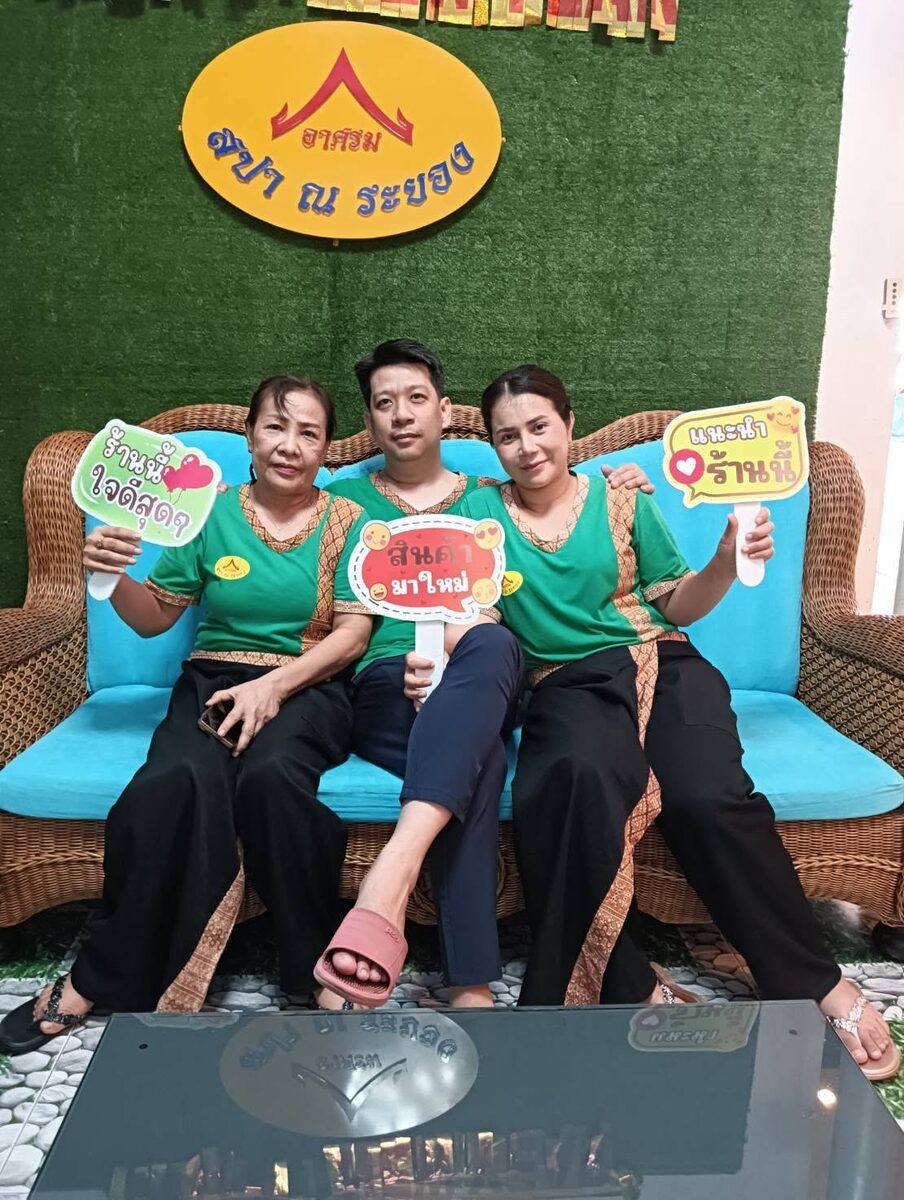 หมอนวดอาศรมสปาในห้องรับรองลูกค้า